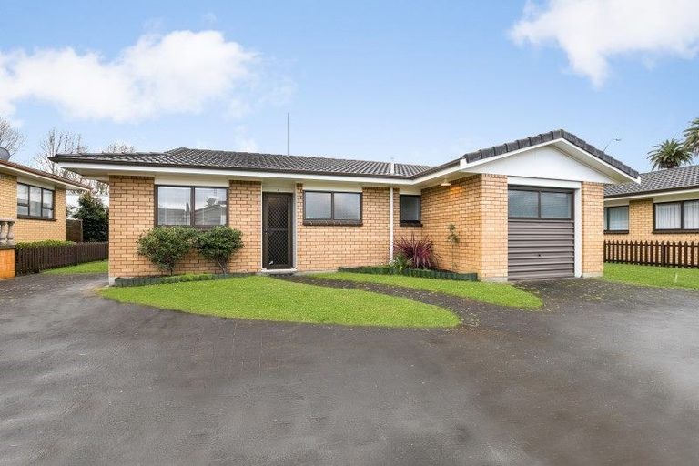 Photo of property in 2/327 Great South Road, Papakura, 2110