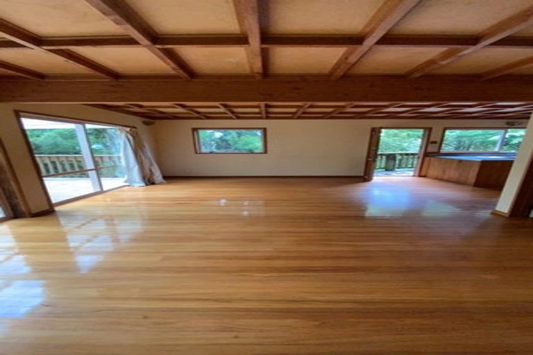 Photo of property in 62 Mountain Road, Henderson Valley, Auckland, 0612