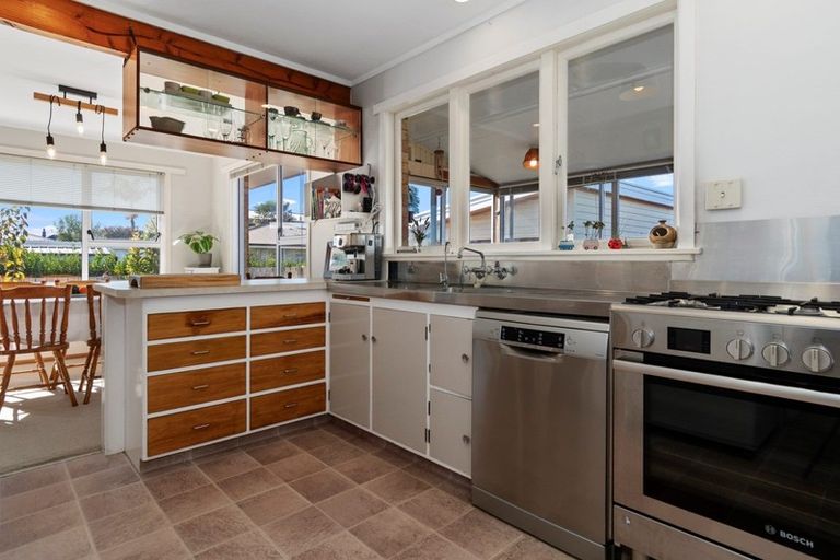 Photo of property in 18 Short Street, Otumoetai, Tauranga, 3110