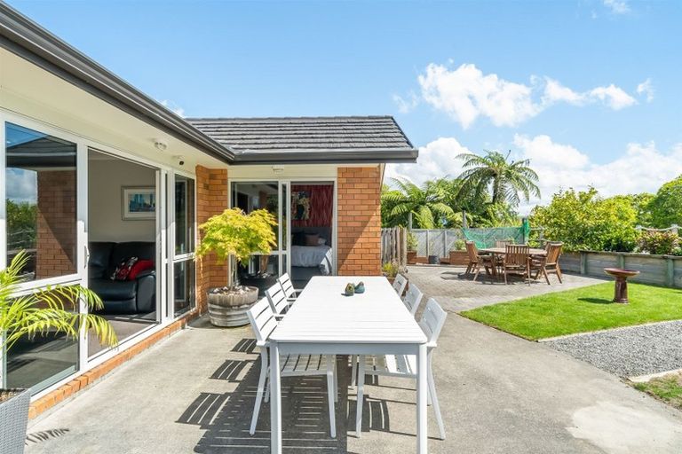 Photo of property in 1 Valley View Way, Timberlea, Upper Hutt, 5018