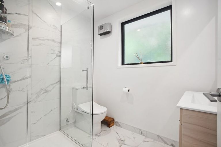 Photo of property in 6/2 Jadewynn Drive, Massey, Auckland, 0614