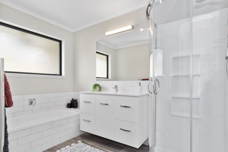 Photo of property in 1 Ridge Drive, Omokoroa, 3114