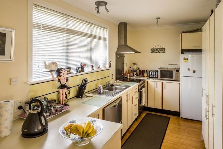 Photo of property in 8 Tirowhanga Road, Paremata, Porirua, 5024