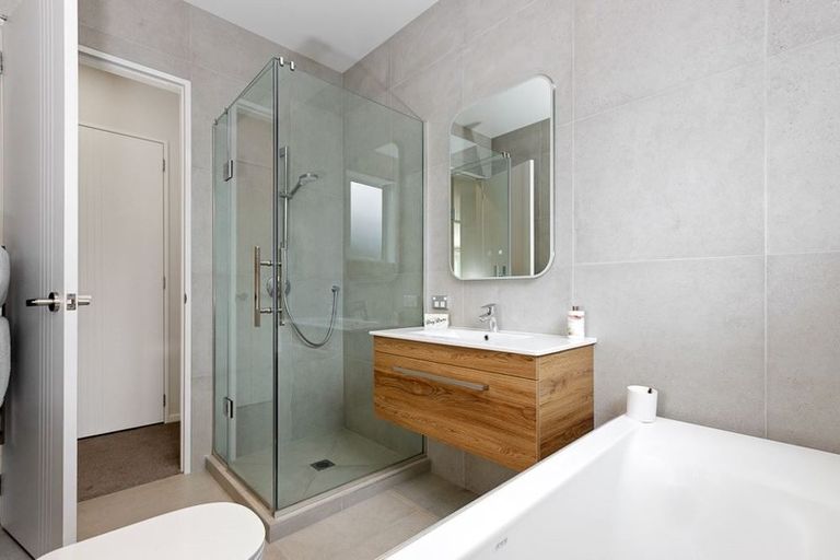 Photo of property in 13 Barrique Road, Kumeu, 0810