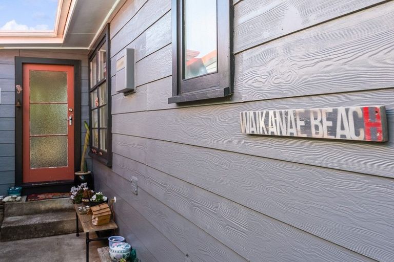 Photo of property in 16 Frances Street, Waikanae Beach, Waikanae, 5036