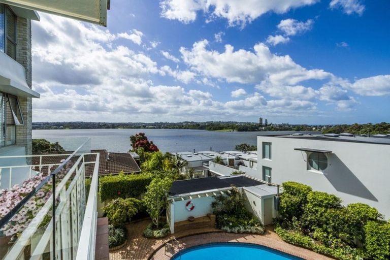 Photo of property in 2b/6 The Promenade, Takapuna, Auckland, 0622