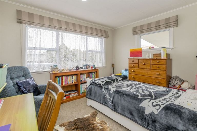 Photo of property in 24 Highbury Drive, Levin, 5510