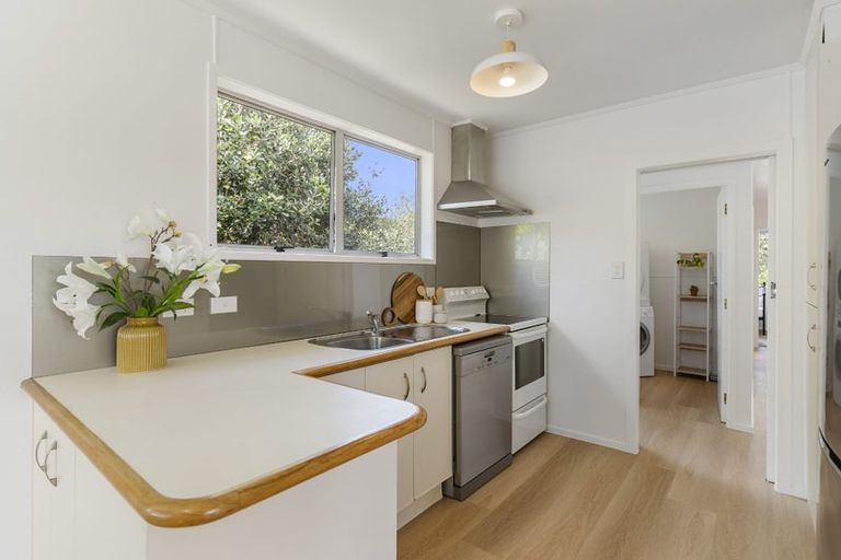 Photo of property in 69 Awaruku Road, Torbay, Auckland, 0630