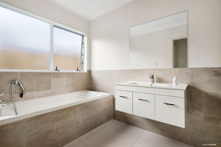 Photo of property in 7 Uruhau Close, Torbay, Auckland, 0630