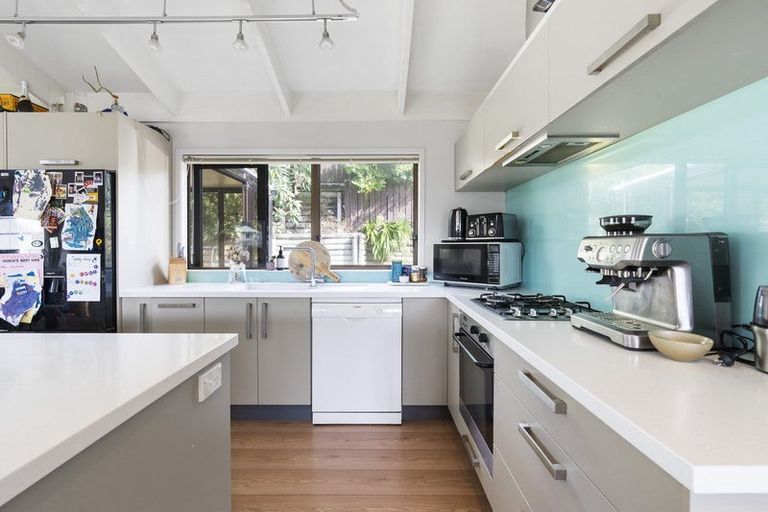 Photo of property in 6 Winstone Place, Highlands Park, New Plymouth, 4312