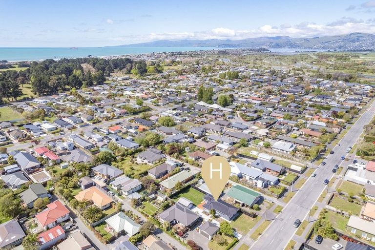 Photo of property in 95 Palmers Road, New Brighton, Christchurch, 8083
