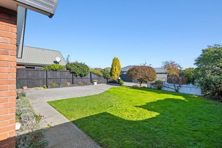 Photo of property in 2/20 Kirsten Place, Parklands, Christchurch, 8083
