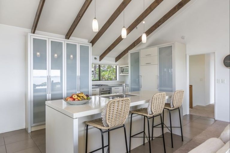 Photo of property in 204 Vipond Road, Stanmore Bay, Whangaparaoa, 0932