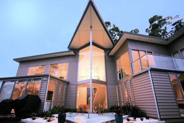 Photo of property in 137 Wade River Road, Wade Heads, Whangaparaoa, 0932