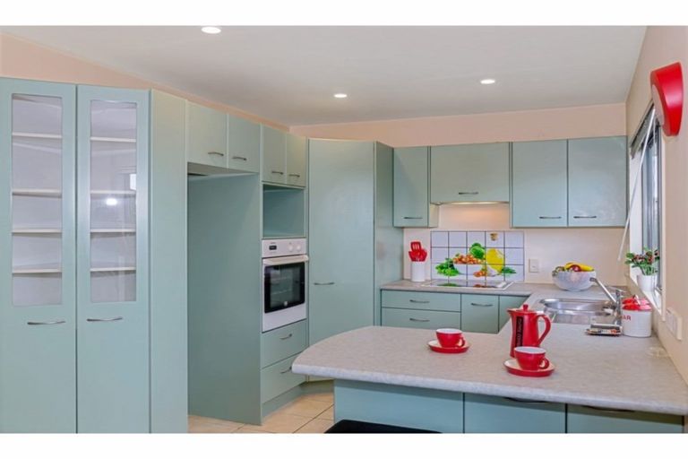 Photo of property in 2/115 Arran Road, Browns Bay, Auckland, 0630