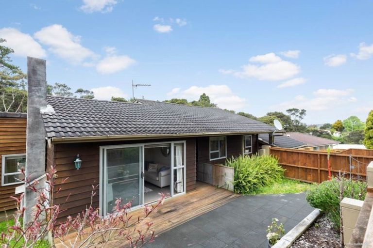 Photo of property in 62 Easton Park Parade, Glenfield, Auckland, 0629