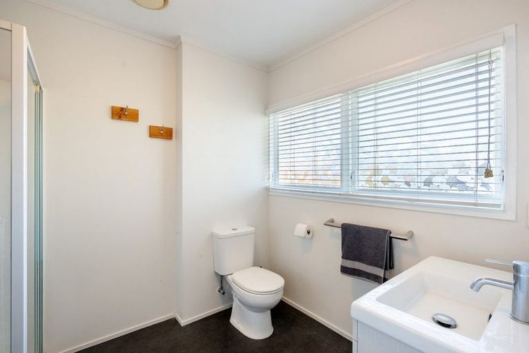 Photo of property in 5/77 Old Lake Road, Narrow Neck, Auckland, 0624