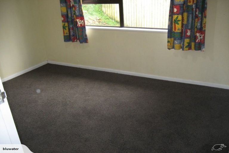 Photo of property in 4 Sasanqua Way, Crofton Downs, Wellington, 6035