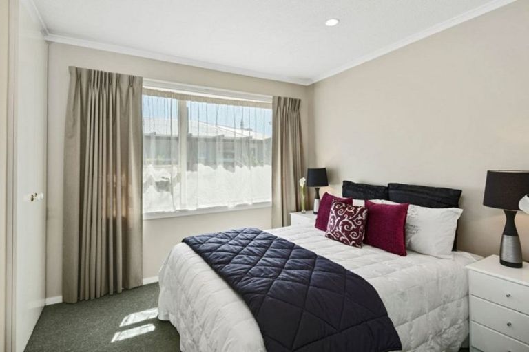 Photo of property in 8 Clipper Place, Redwood, Christchurch, 8051