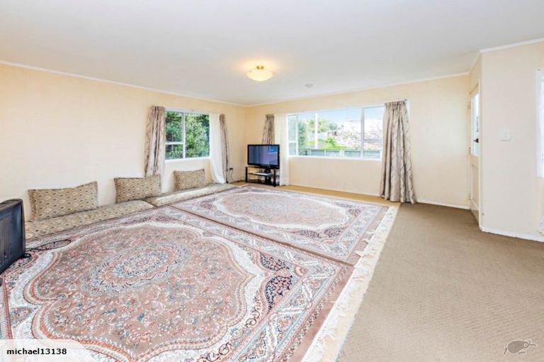 Photo of property in 1/47 Larne Avenue, Pakuranga Heights, Auckland, 2010
