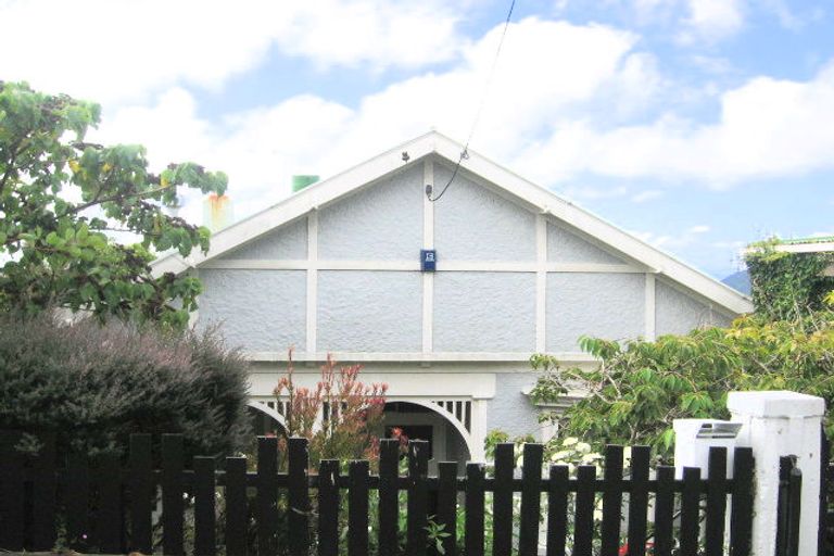 Photo of property in 20 Connaught Terrace, Brooklyn, Wellington, 6021