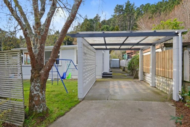 Photo of property in 5 Elmslie Road, Pinehaven, Upper Hutt, 5019
