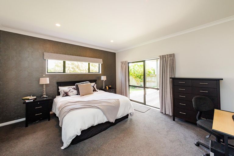 Photo of property in 15 Silkwood Place, Fitzherbert, Palmerston North, 4410