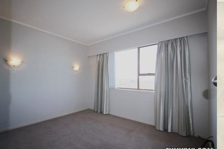 Photo of property in 2/3 Karaka Street, New Lynn, Auckland, 0600