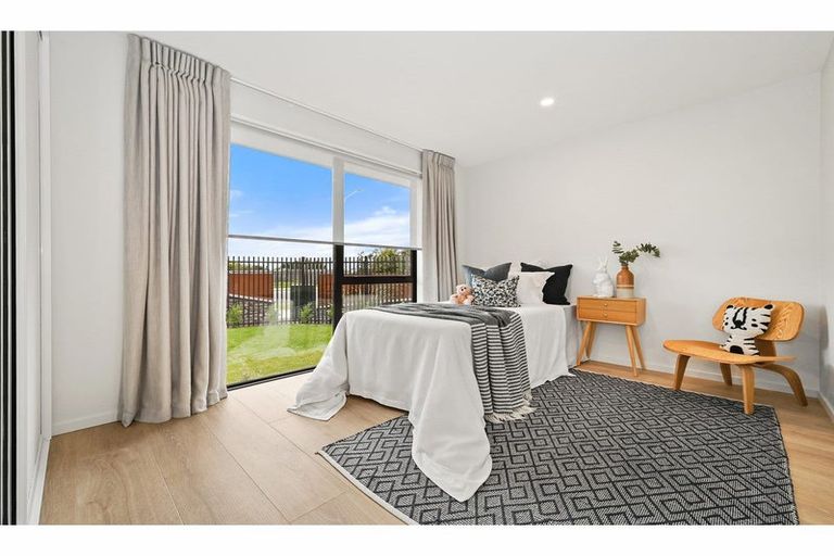 Photo of property in 2 Mccahon Drive, Rangiora, 7400