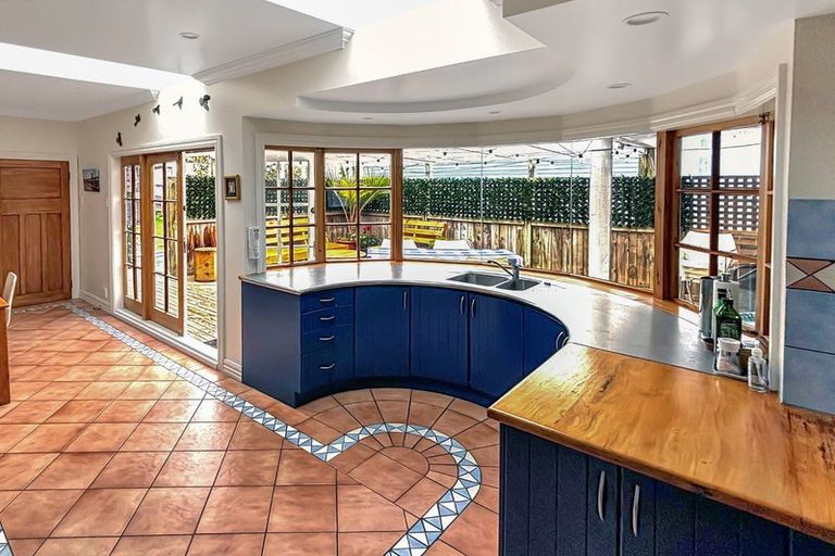 Photo of property in 43 Tauhinu Road, Miramar, Wellington, 6022