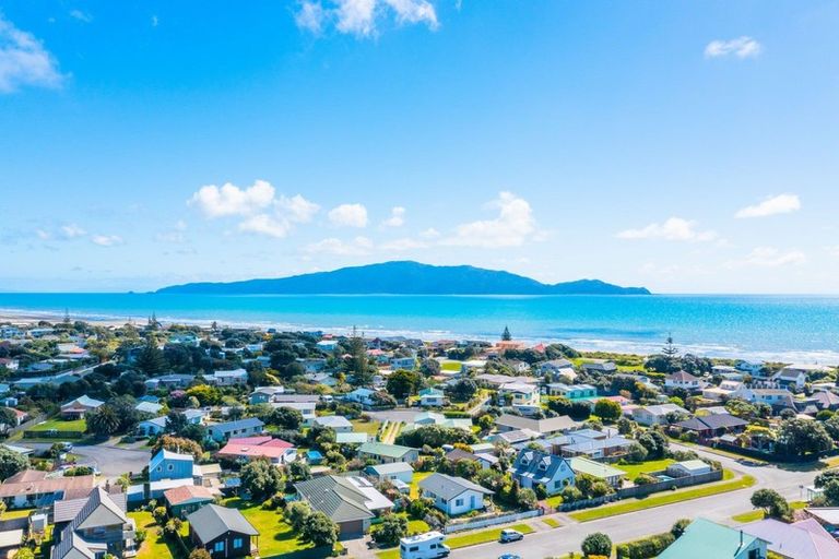 Photo of property in 7 Tobys Way, Waikanae Beach, Waikanae, 5036