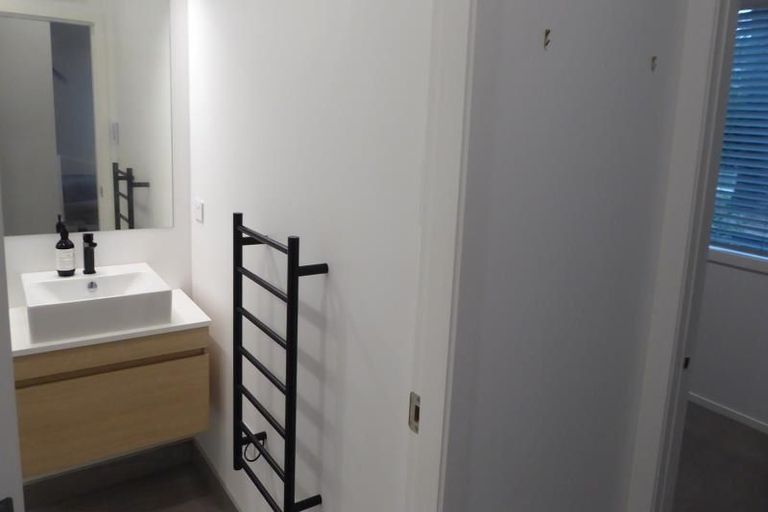 Photo of property in 4f Regent Street, Newtown, Wellington, 6021