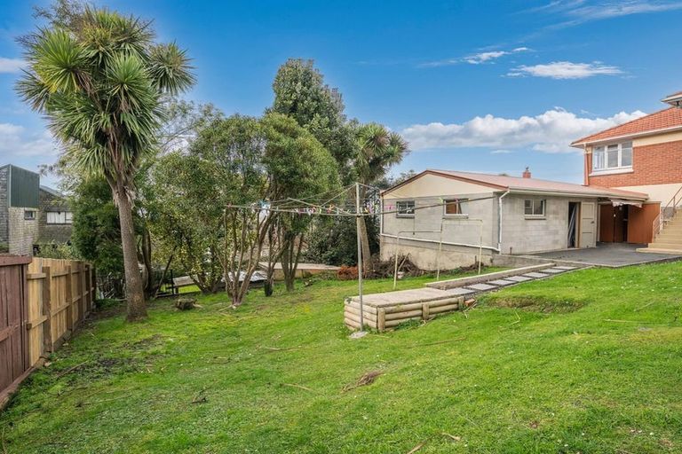 Photo of property in 122 Easther Crescent, Kew, Dunedin, 9012
