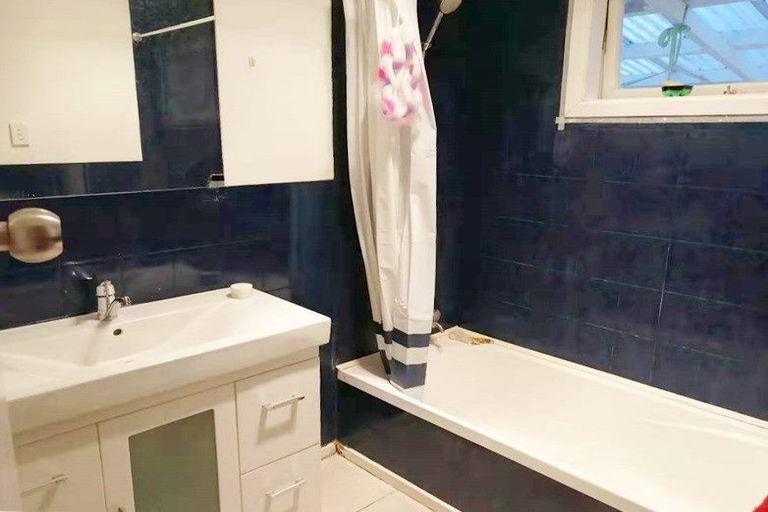 Photo of property in 476 East Coast Road, Windsor Park, Auckland, 0630