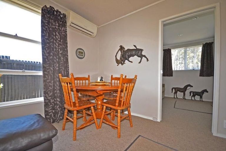 Photo of property in 9 Ballial Place, West Harbour, Auckland, 0618