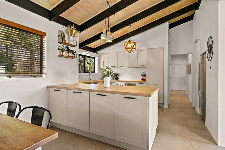 Photo of property in 1115 State Highway 16, Waimauku, 0883