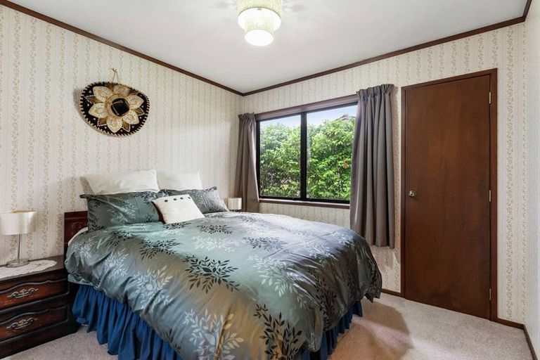 Photo of property in 15 Mark Edward Drive, Half Moon Bay, Auckland, 2012