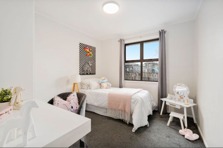 Photo of property in 50 Barrys Road, Glendene, Auckland, 0602