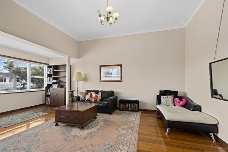 Photo of property in 1/221 Onewa Road, Birkenhead, Auckland, 0626