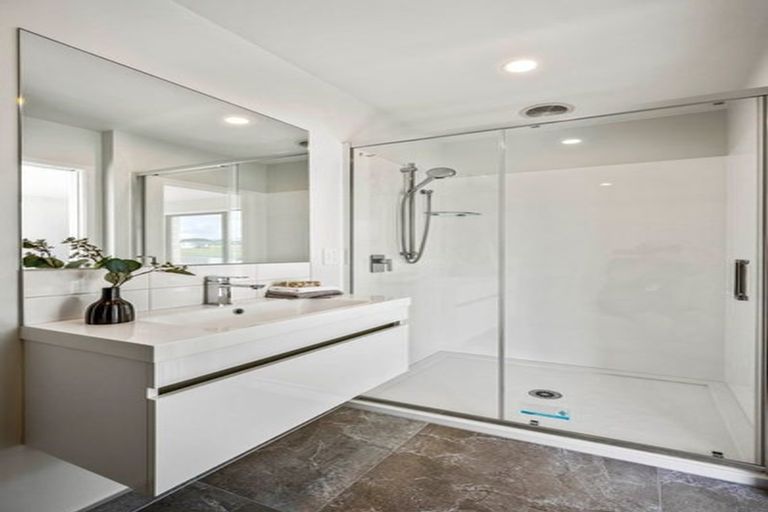 Photo of property in 4 Manaakitia Road, Karaka, 2124