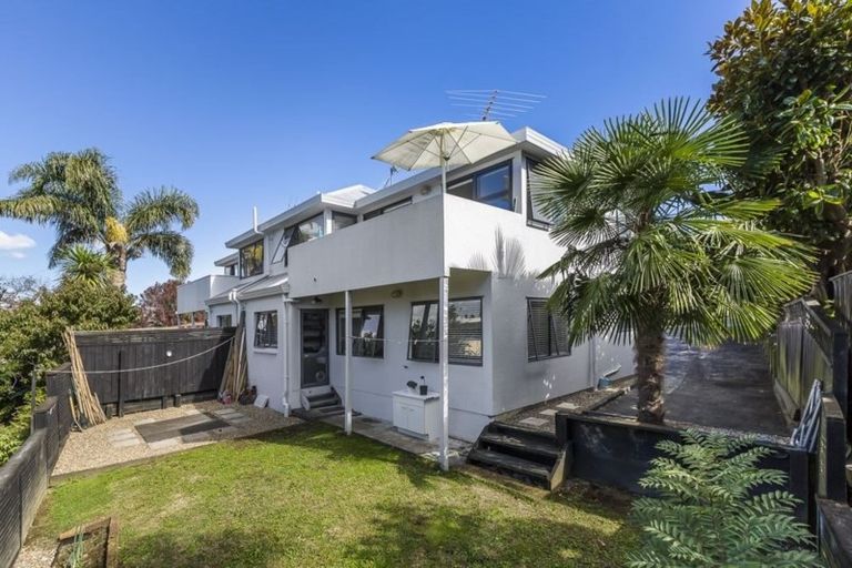 Photo of property in 6/12 Wernham Place, Northcote, Auckland, 0626