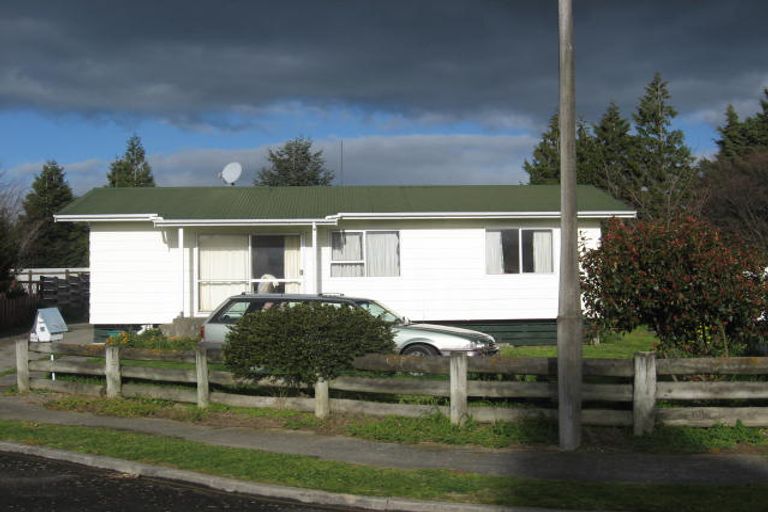Photo of property in 17 Baillie Crescent, Carterton, 5713