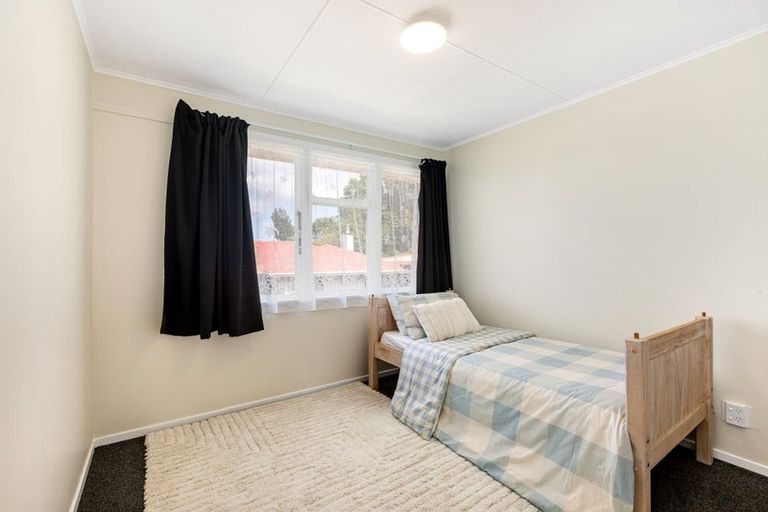 Photo of property in 17 Sombrero View, Ascot Park, Porirua, 5024