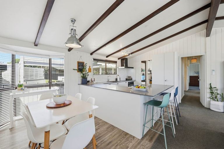 Photo of property in 6 Vela Place, Clarks Beach, 2122