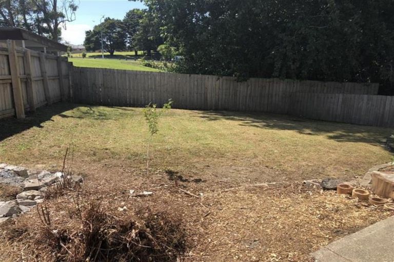 Photo of property in 30 Leaver Place, Weymouth, Auckland, 2103