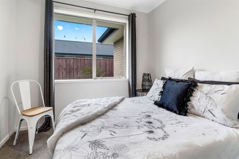 Photo of property in 36 Shillingford Boulevard, Rolleston, 7615