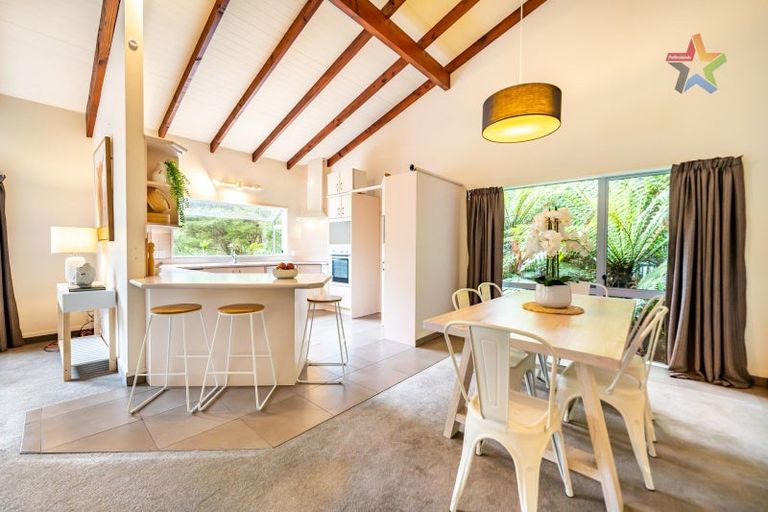 Photo of property in 498 Stokes Valley Road, Stokes Valley, Lower Hutt, 5019