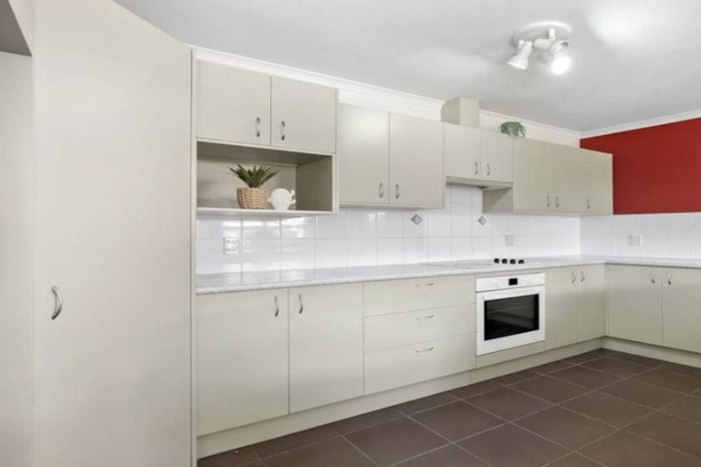 Photo of property in 4 Lime Crescent, Papakura, 2110