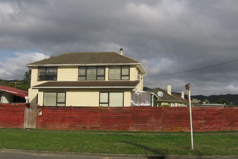 Photo of property in 2 Waldie Grove, Avalon, Lower Hutt, 5011