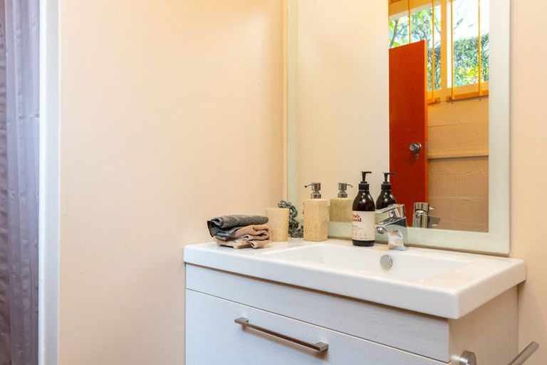 Photo of property in 39 Sunrise Boulevard, Tawa, Wellington, 5028